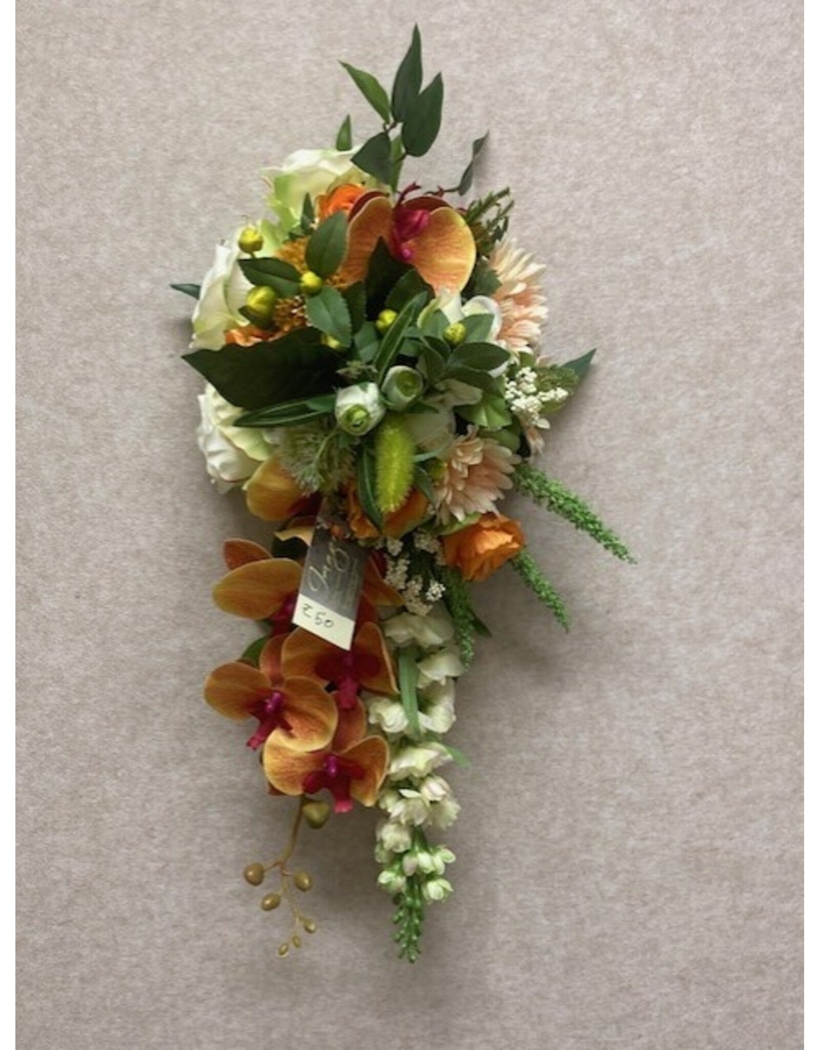 Zijden bloemstuk oranje 50 euro