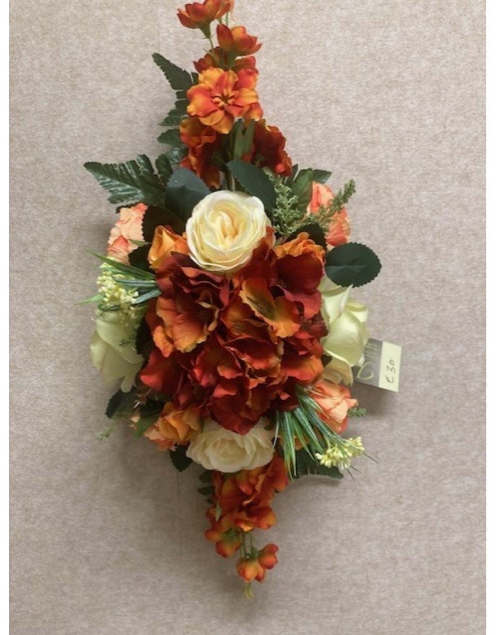 Zijden bloemstuk oranje 30 euro