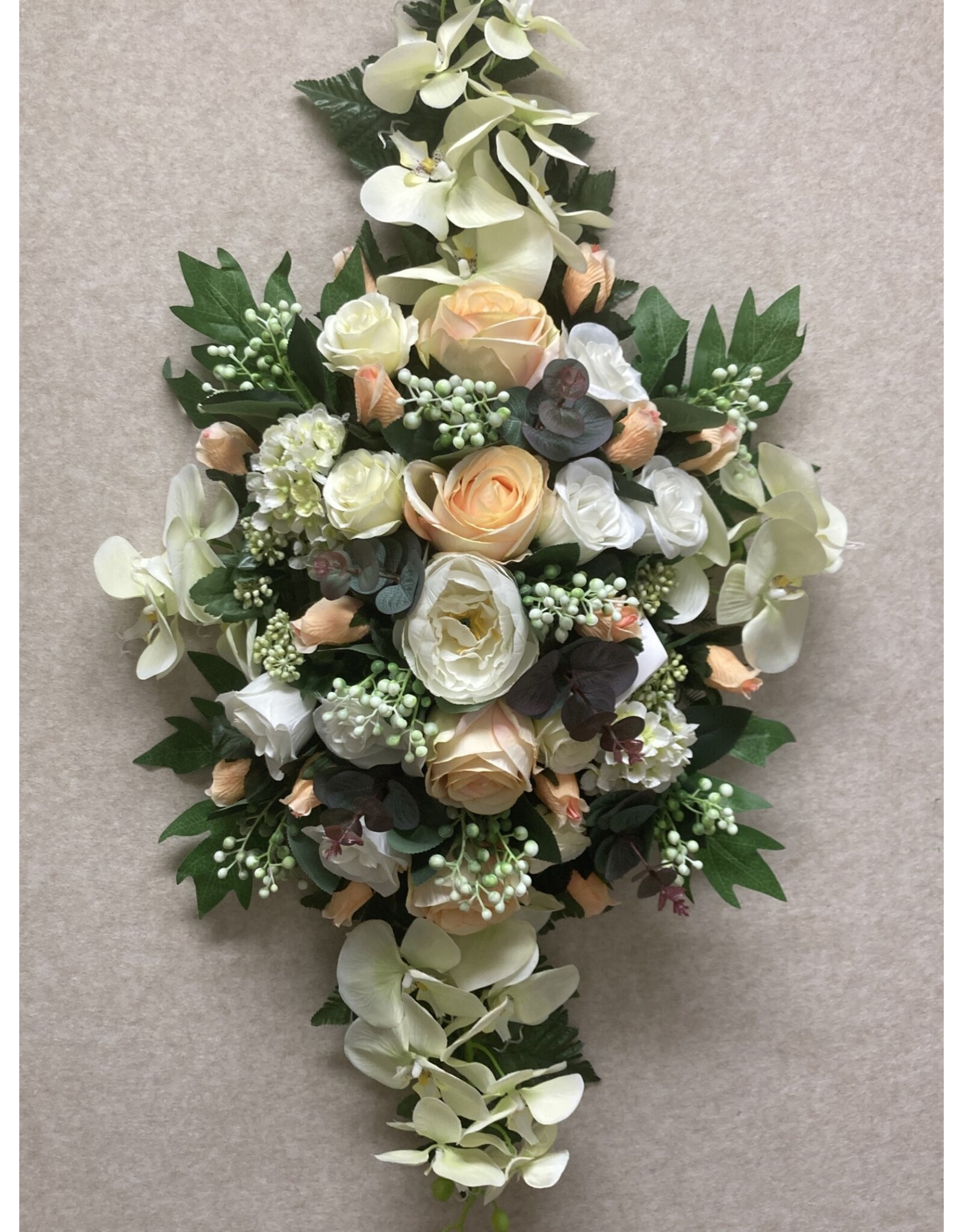 Zijden bloemstuk oranje 100 euro