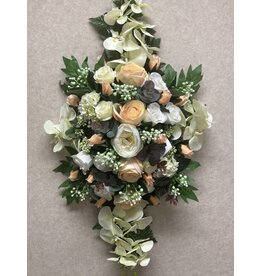 Zijden bloemstuk oranje 100 euro