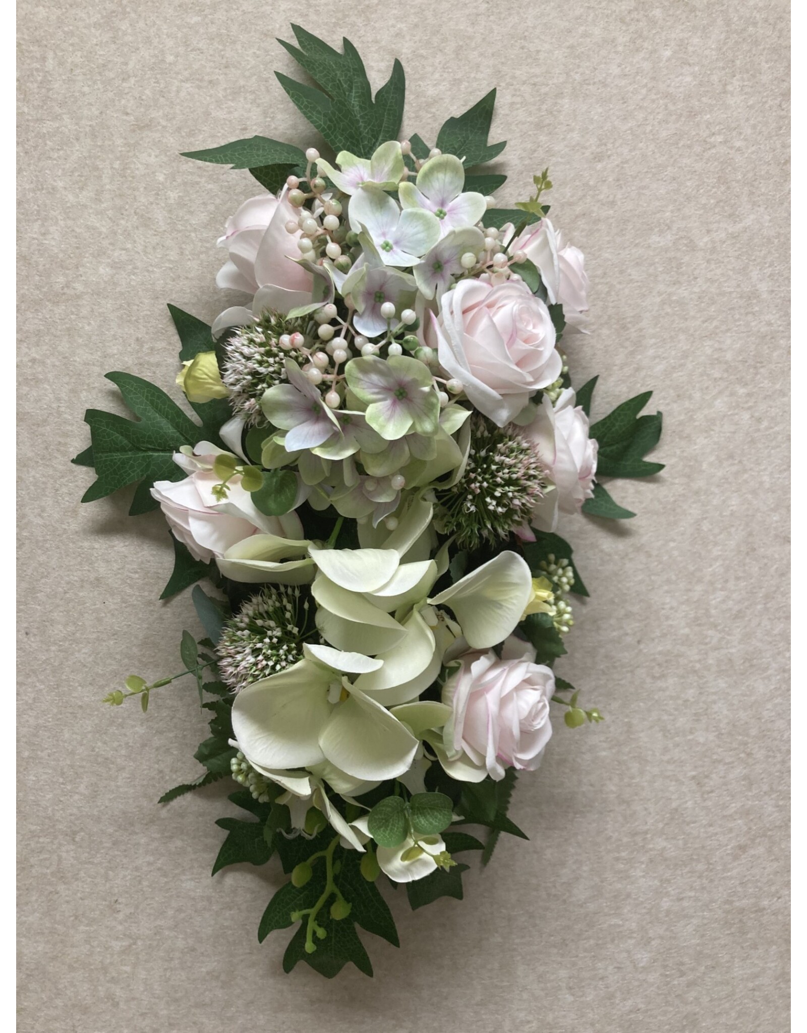 Zijden bloemstuk roze 75 euro