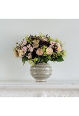 rijk gevuld boeket met seizoensbloemen