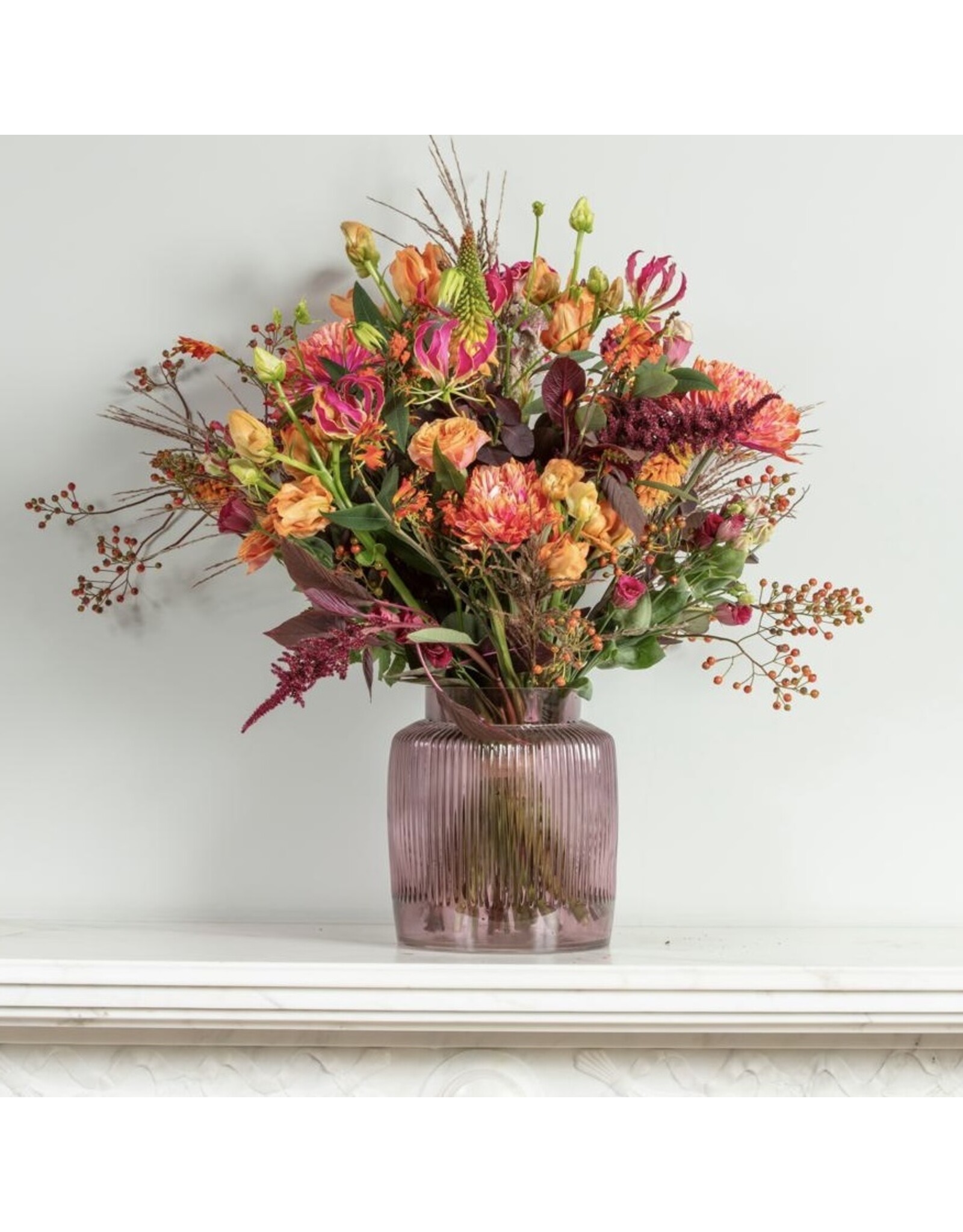 rijk gevuld boeket met herfstige seizoensbloemen