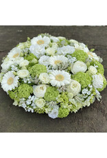 rondrouwstuk  met  fijne bloemen