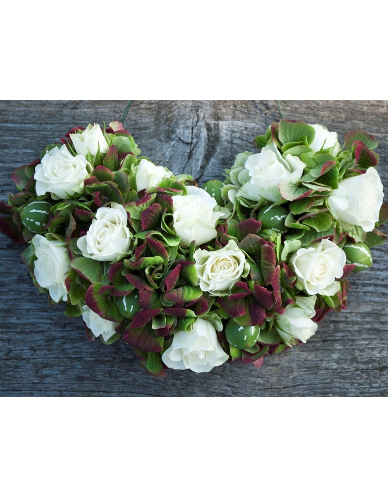 halve urnekrans met fijne rozen en hortensia
