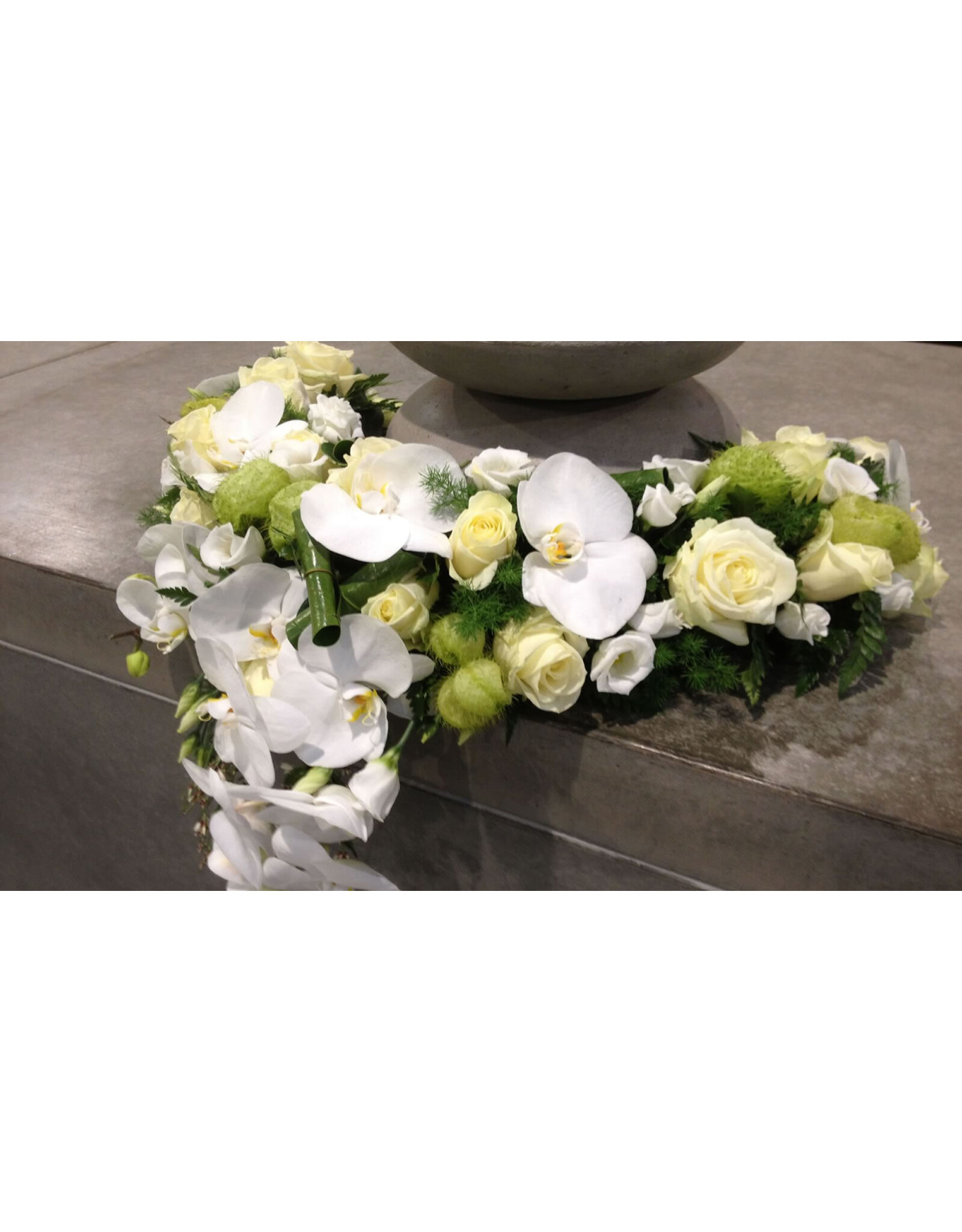 altaarstuk/kiststuk met orchidee