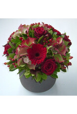 kleine bloempot met kleurrijke bloemen