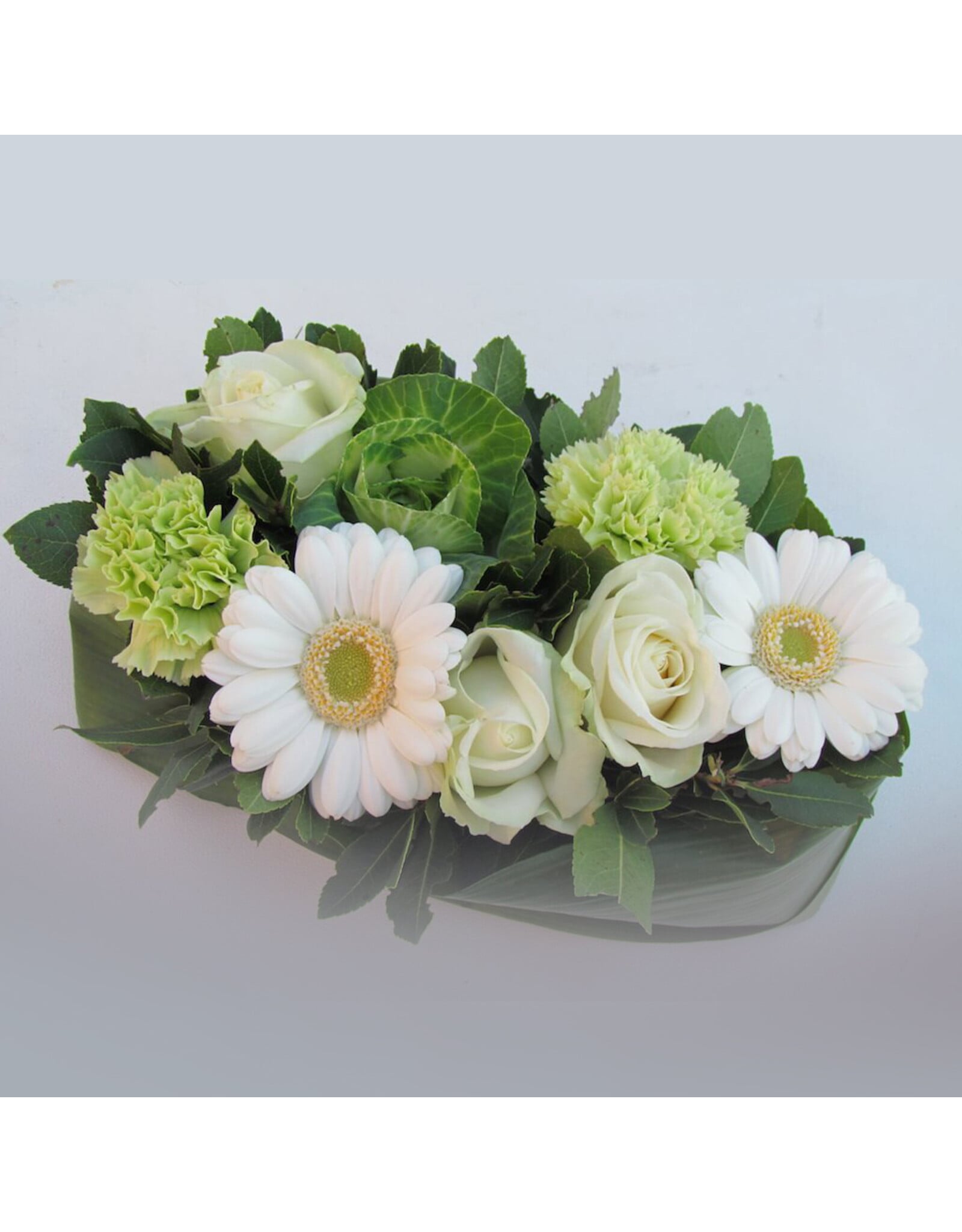 klein rouwstuk met  fijne bloemen in 2 maten