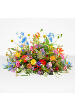 Sierlijk bloemstuk met wildbloemen
