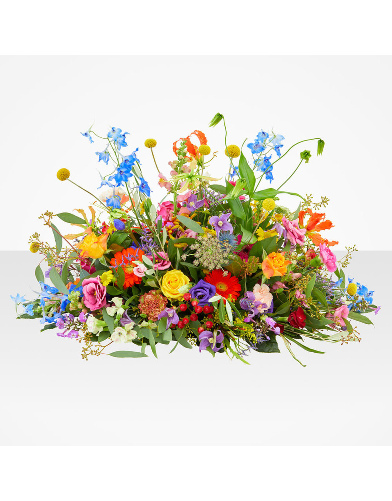 Sierlijk bloemstuk met wildbloemen