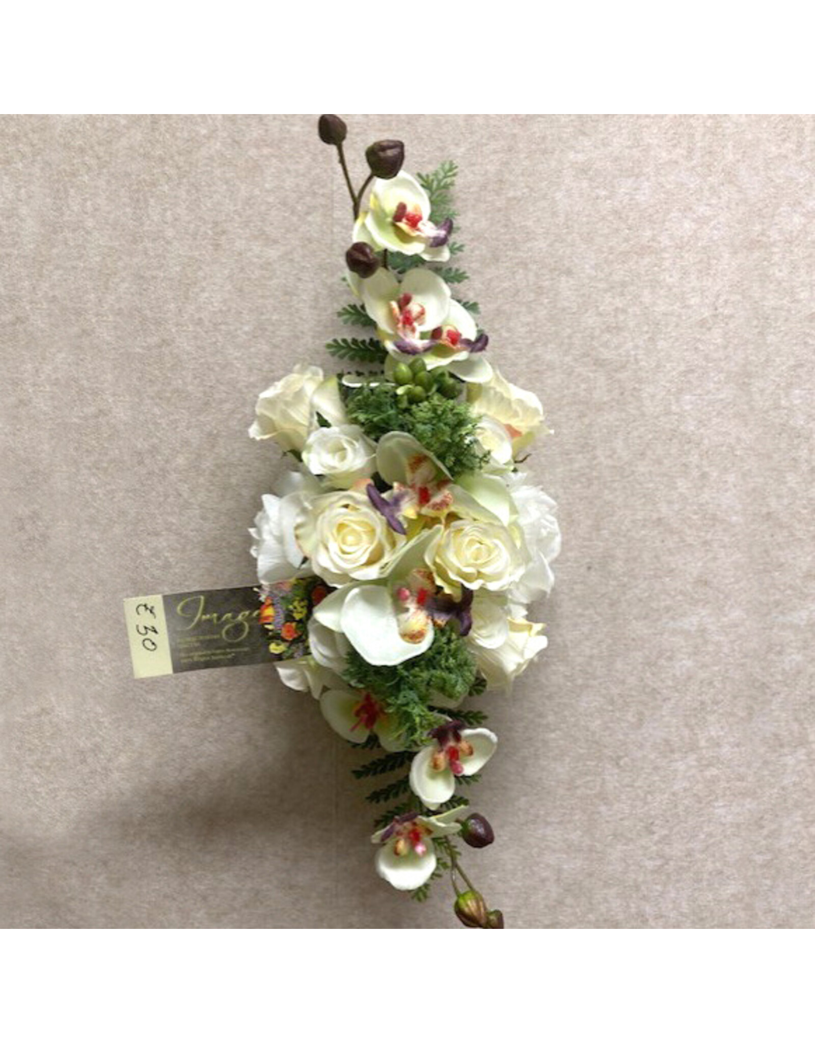 Zijden bloemstuk wit 30 euro