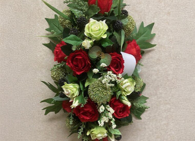 Zijden bloemstuk rood