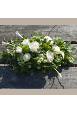 langwerpig stuk met hortensia en andere bloemenmaten