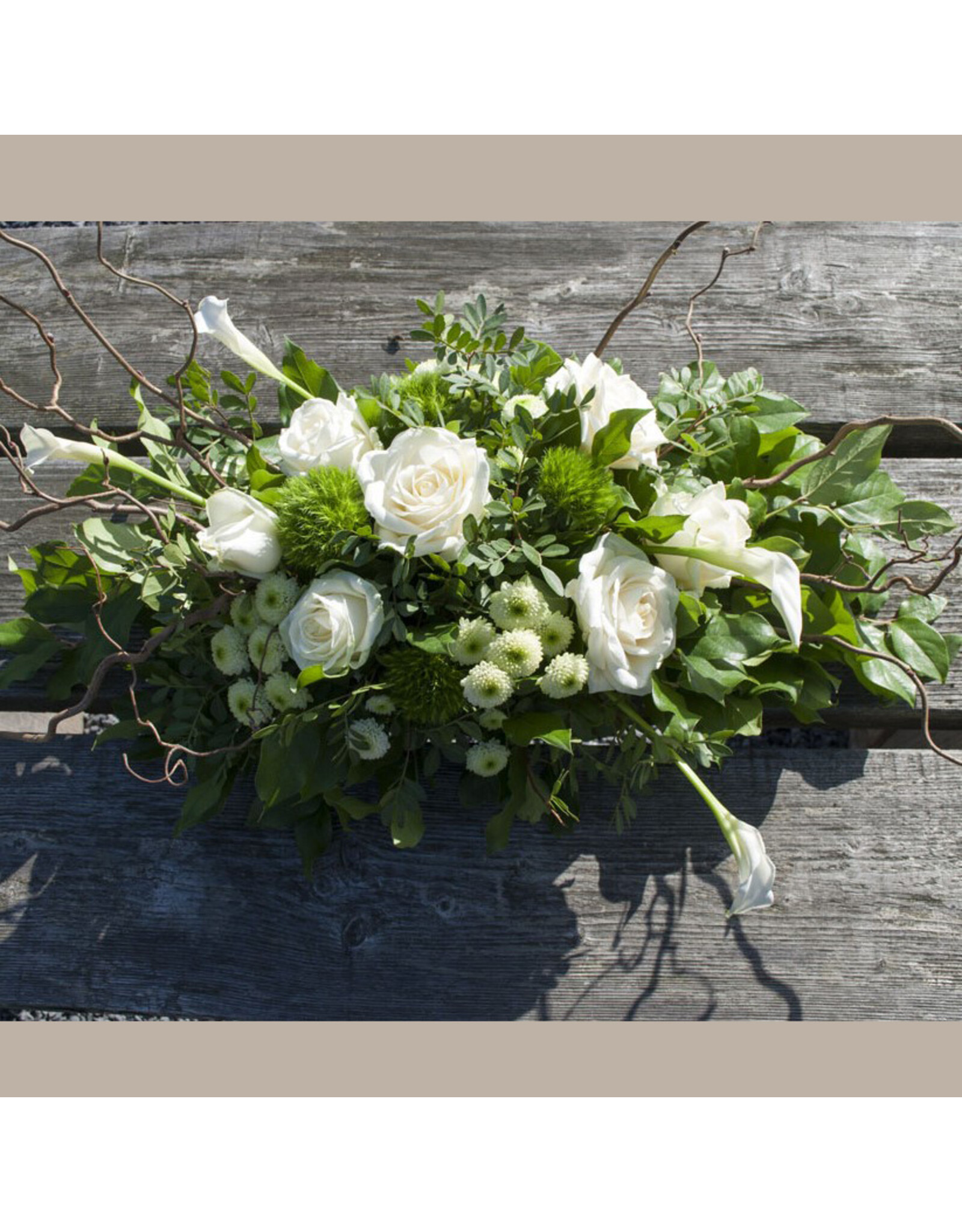 langwerpig stuk met hortensia en andere bloemenmaten