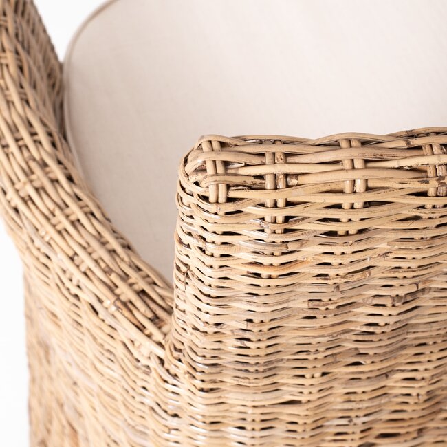 Bishop Chair – Skulpturales Design & Handgewebtes Rattan