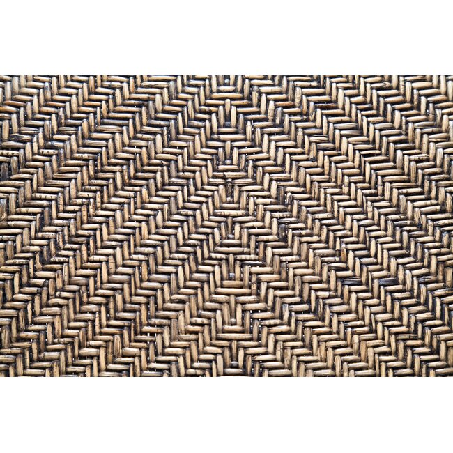 Rattan-Stuhl „Countess“ – Filigrane Linienführung und Handgeflochtene Kunst