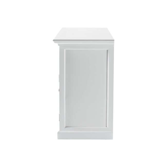 Klassisches Buffet mit Glastüren