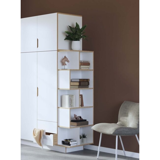 Extra hoher Kleiderschrank INU