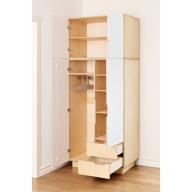 Extra hoher Kleiderschrank INU