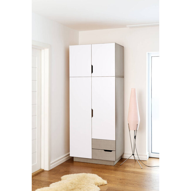 Extra hoher Kleiderschrank INU