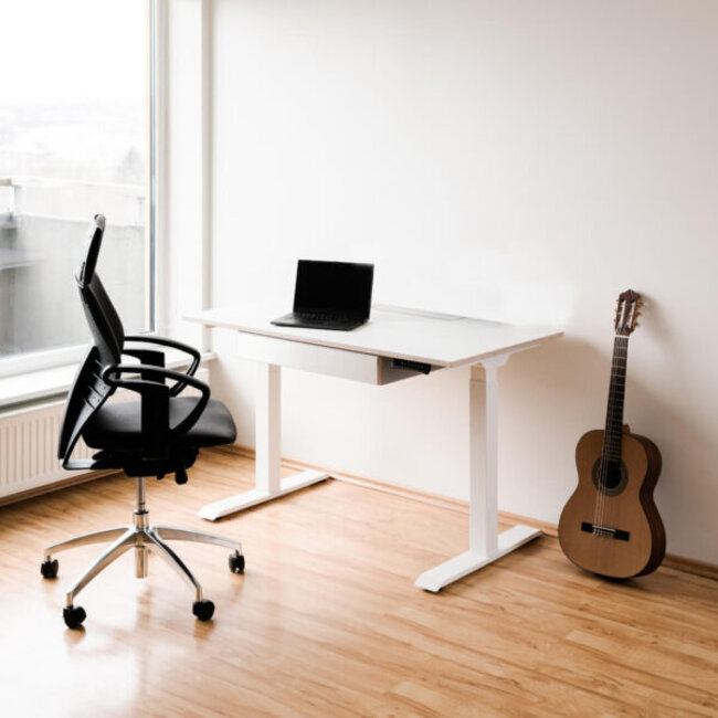 Elektrisch höhenverstellbarer Schreibtisch HITIH