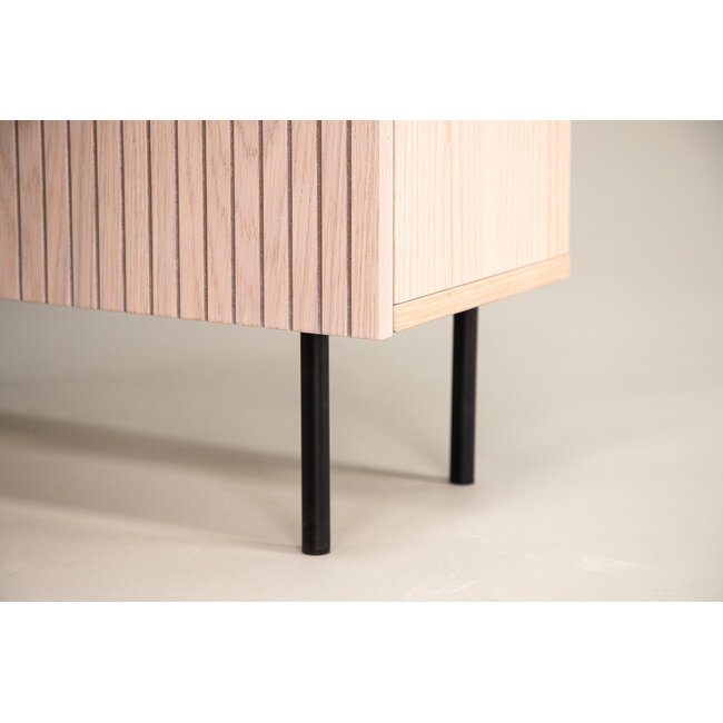 Beistellschrank Björkön – Skandinavisches Design mit Rippen-Optik