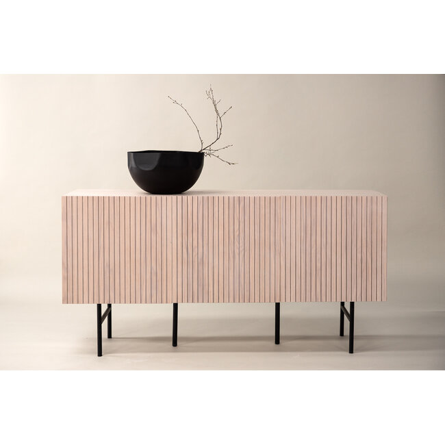 Sideboard Björkön – Skandinavisches Design & Elegante Rippen-Optik