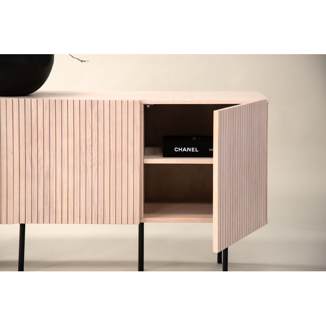 Sideboard Björkön – Skandinavisches Design & Elegante Rippen-Optik