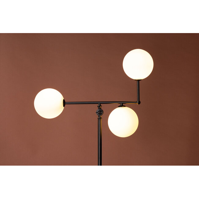 Stehlampe Marsan – Nordisches Design mit 3 Glaskugeln
