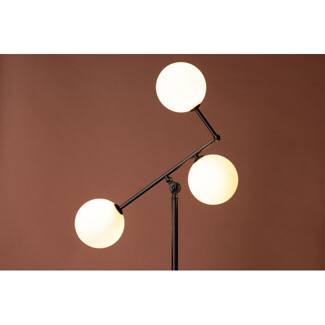 Stehlampe Marsan – Nordisches Design mit 3 Glaskugeln