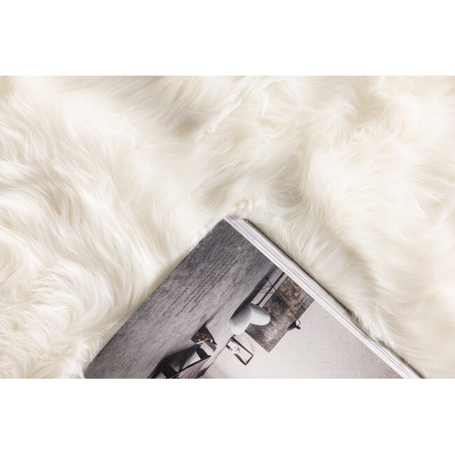 Faux-Fur Teppich Katy – Luxuriöse Weichheit in strahlendem Weiß