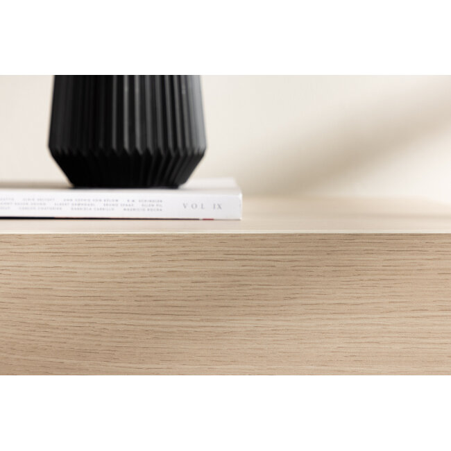 TV-Bank Cuenca – Skandinavische Leichtigkeit in Whitewash-Optik