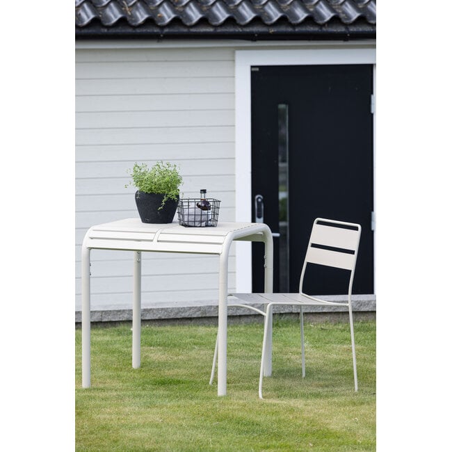 Outdoor Café-Tisch Borneo (70 x 70 cm) – Skandinavisches Design aus Aluminium in Beige