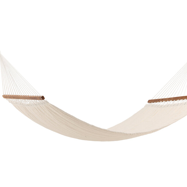 Gartenliege Hedvig Offwhite – Großzügige Outdoor-Sonnenliege aus Polyester und Akazienholz, Breite 140 cm, Länge 200 cm