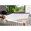 Gartenliege Hedvig Offwhite – Großzügige Outdoor-Sonnenliege aus Polyester und Akazienholz, Breite 140 cm, Länge 200 cm