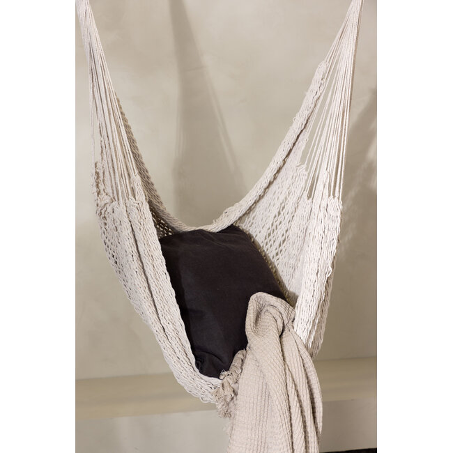 Gartenliege Kalino Offwhite – Entspannungsliege aus Cotton, Polyester und Holz, Breite 110 cm, Höhe 135 cm, für Garten und Terrasse