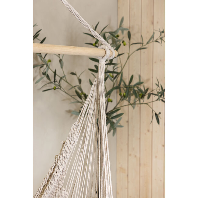 Gartenliege Kalino Offwhite – Entspannungsliege aus Cotton, Polyester und Holz, Breite 110 cm, Höhe 135 cm, für Garten und Terrasse