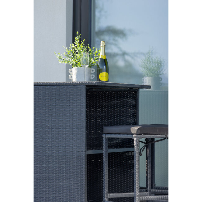 Barset Knock Schwarz – 3-teiliges Outdoor-Barset aus Polyrattan mit Glasplatte und 2 Barstühlen mit Sitzkissen, UV-beständig