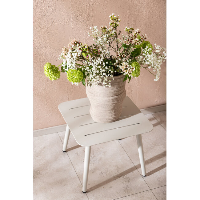 Gartentisch Lina Beige – Robuster Mittelpunkt im Garten