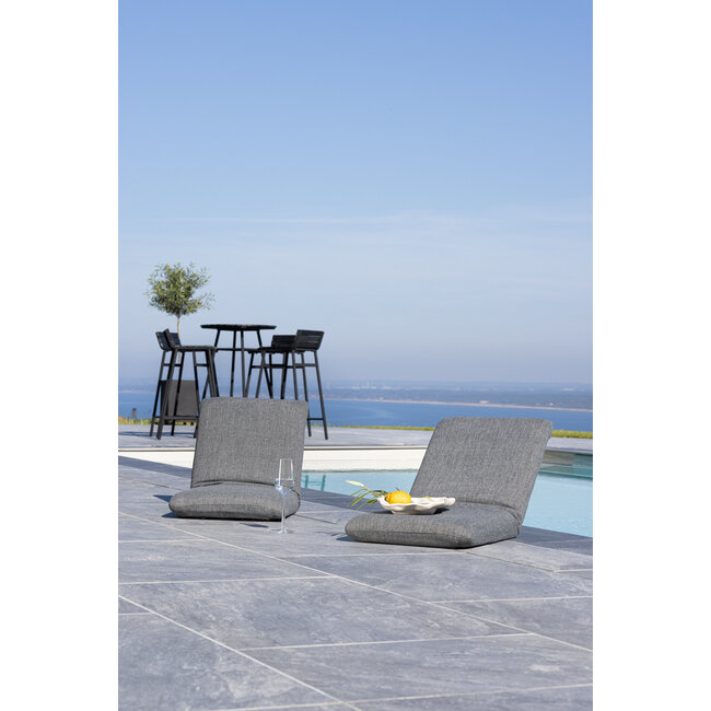 Gartenliege Trond Schwarz – Bequeme Outdoor-Liege aus Polyester, Schaumstoff und Stahl, 40 × 80 × 5 cm, für Garten und Terrasse