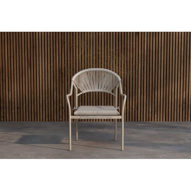 Gartenstuhl Paros Beige – eleganter Outdoor-Stuhl mit Geflecht und Sitzkissen