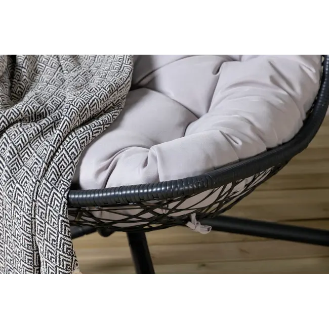 Outdoor Hängesessel Edinburgh – Moderner Freischwinger in Schwarz mit Kissen