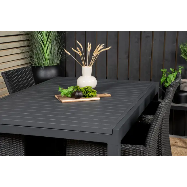 Gartentisch Marbella Schwarz – Robuster Mittelpunkt im Garten