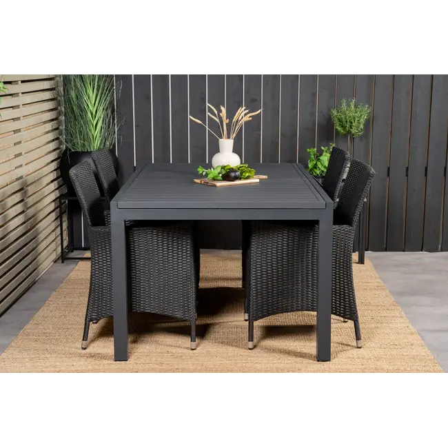 Gartentisch Marbella Schwarz – Robuster Mittelpunkt im Garten