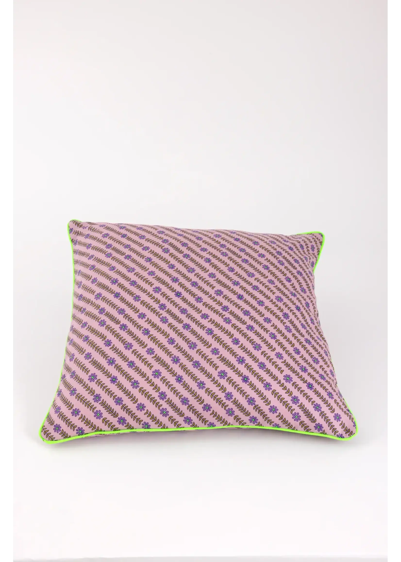 PETIT PAN KUSSEN  40x40   bouton daya bois de rose