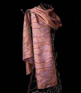 Primitief lokaal Persoonlijk Zijden sjaal, plantaardig zalmroze geverfd, Dutch design print - Via India  Fashion