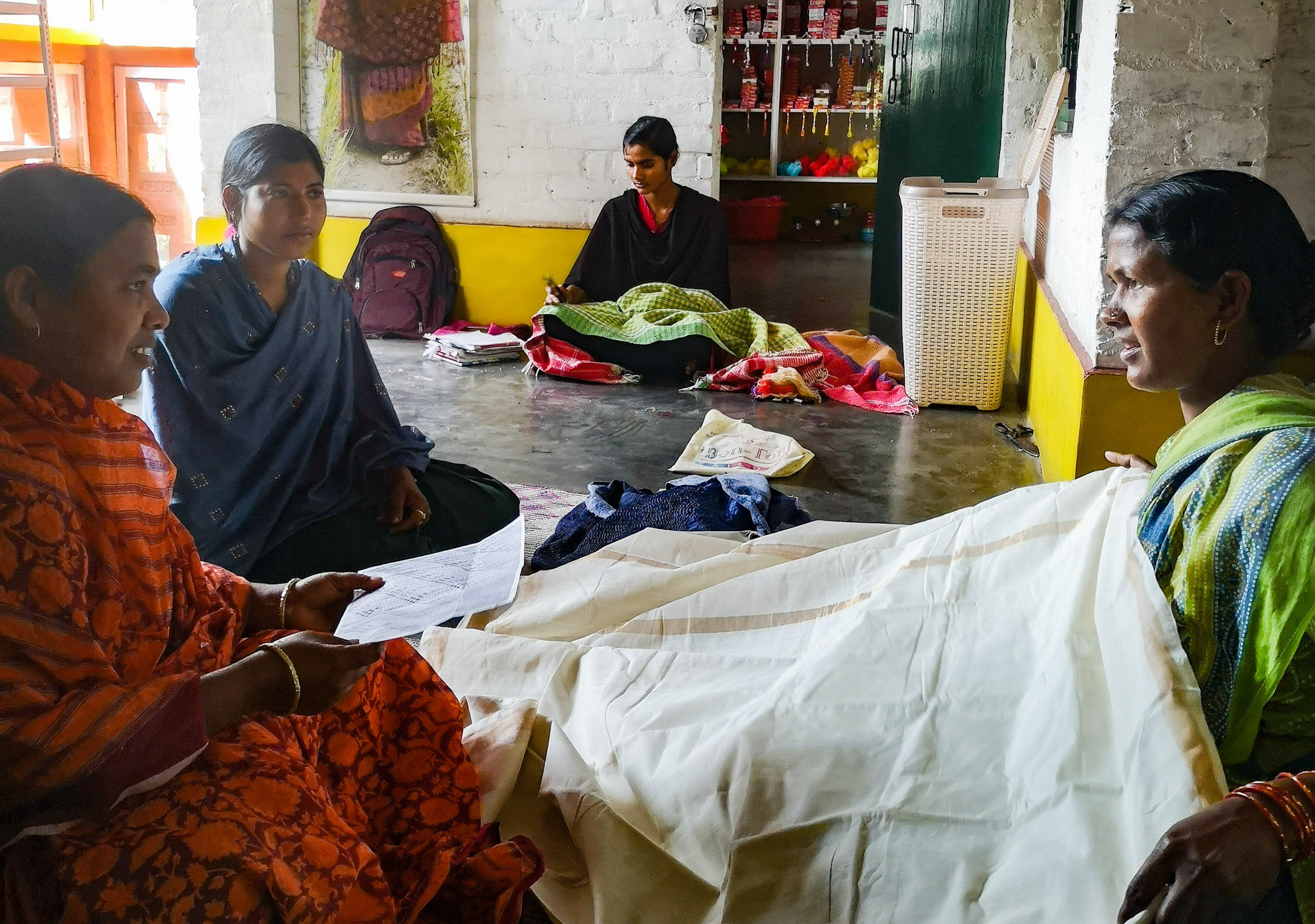 Kantha Stickerinnen in Absprache