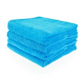 Turquoise badhanddoek met naam naar keuze geborduurd