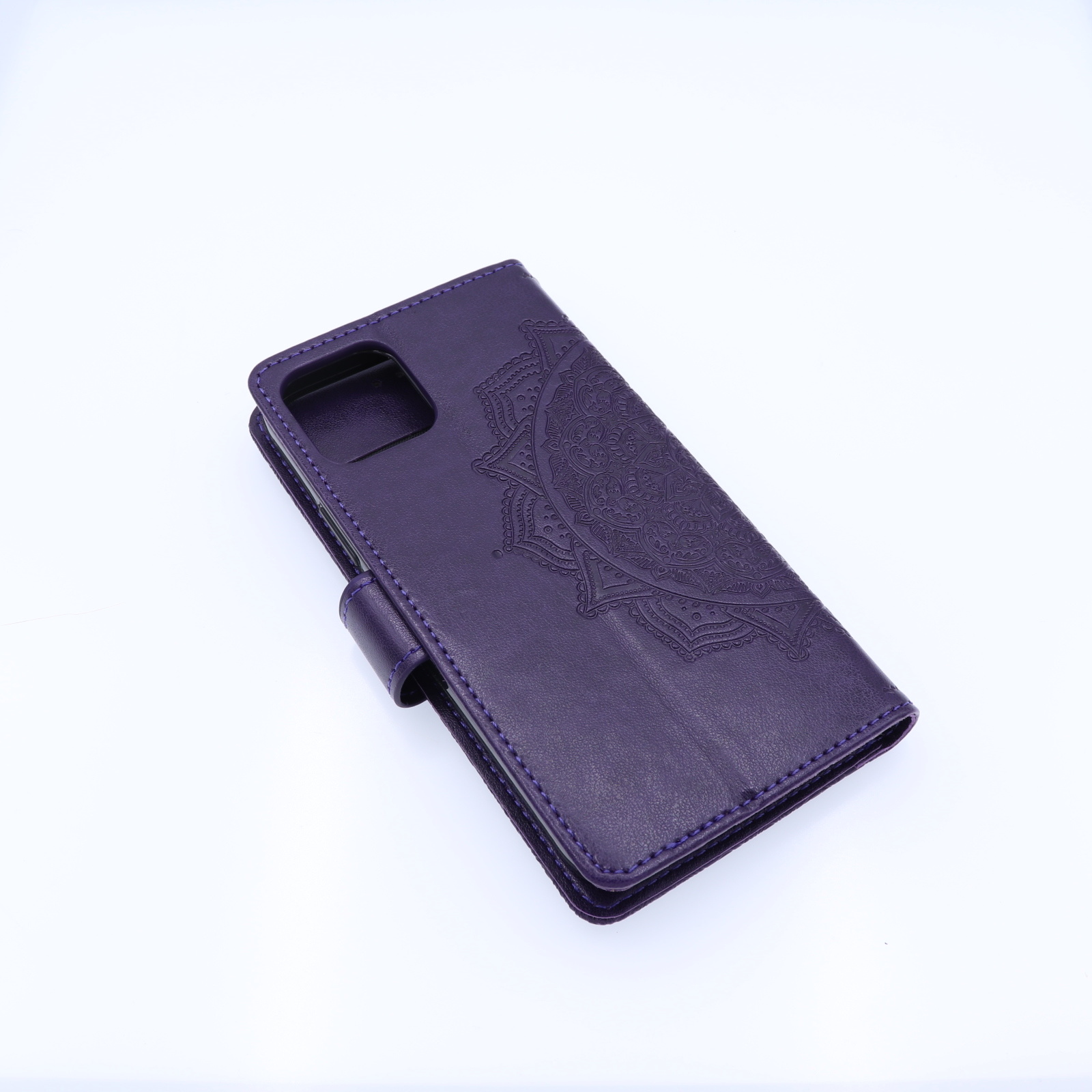 Apple iPhone 12 / 12 Pro Boekhoesje Mandela Print Paars