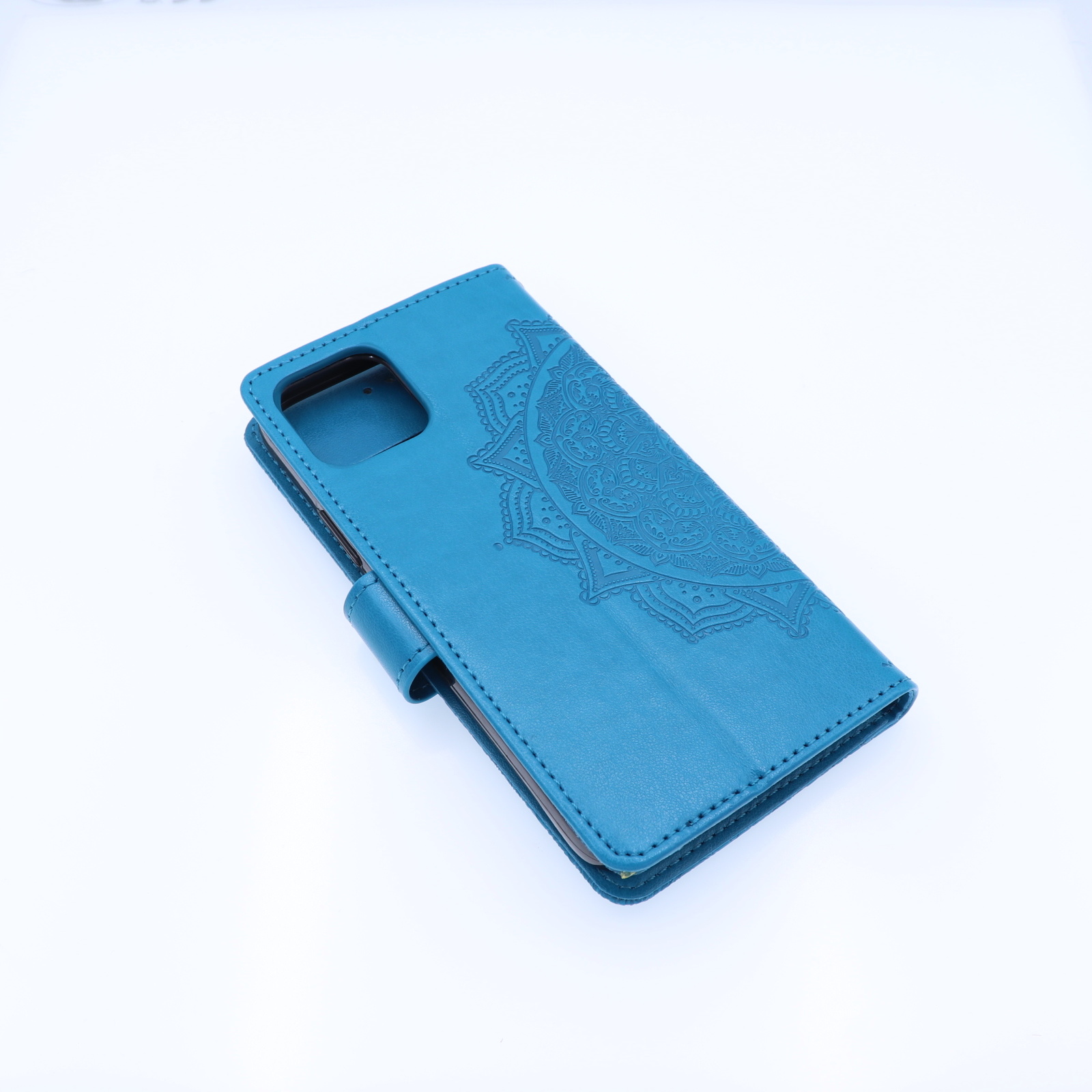 Apple iPhone 12 / 12 Pro Boekhoesje Mandela Print Blauw
